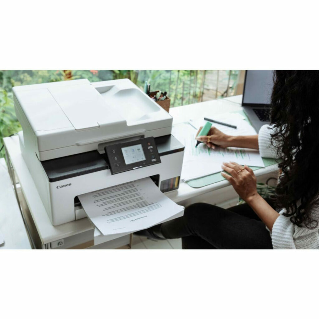 imprimante posée sur un bureau