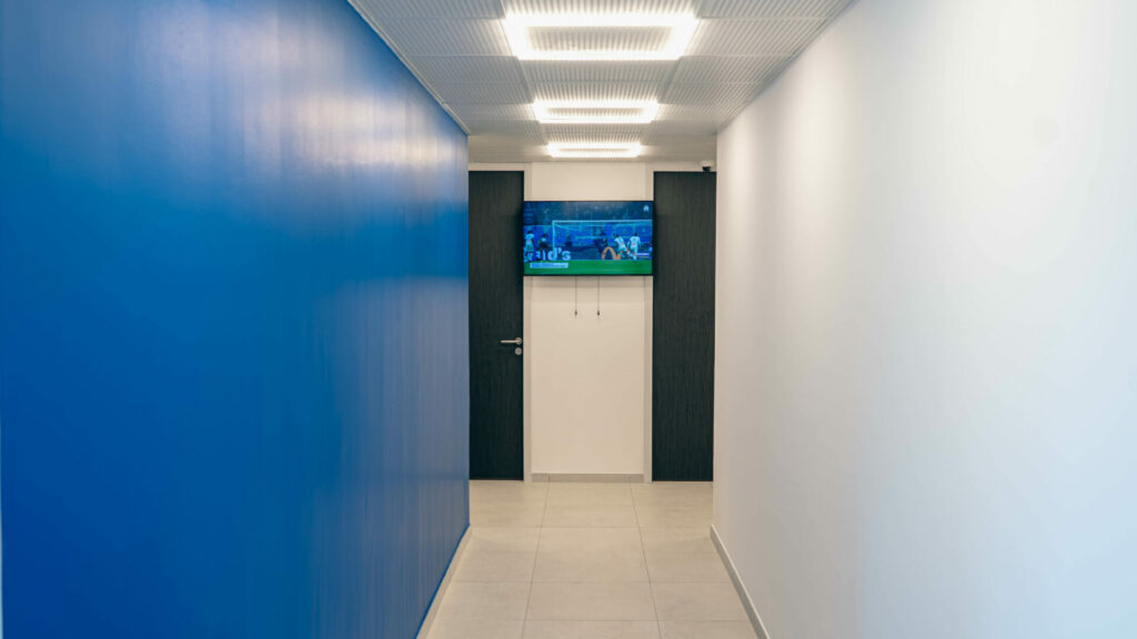 TV dans le nouveau bureau de l'Olympique de Marseille